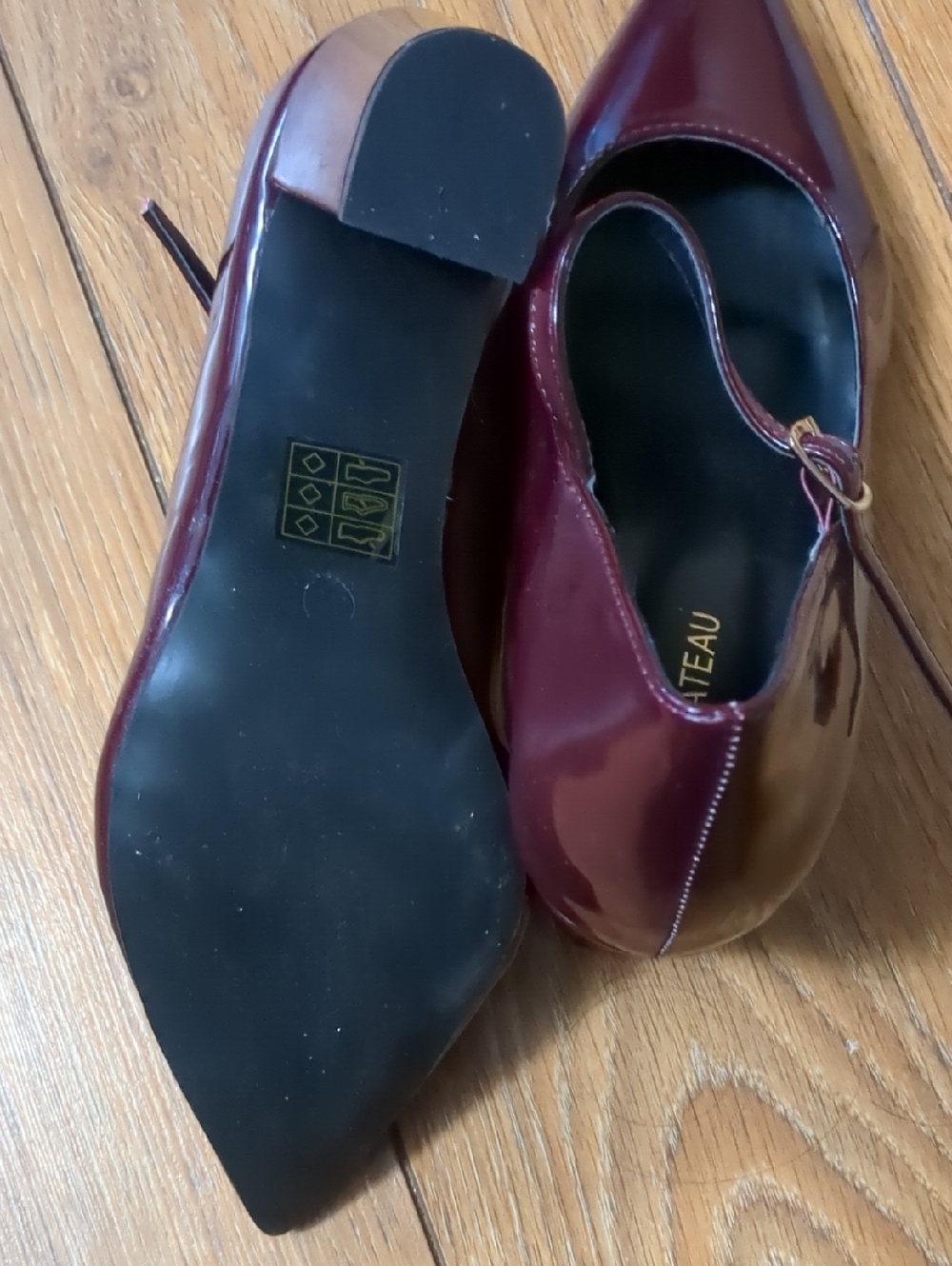 le chateau Burgundy Patent Mary Jane Pumps with Block Heel - Picture 3 of 7